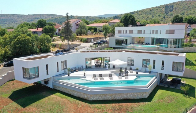 Luxury Villa Red & Blue with a pool in Zmijavci