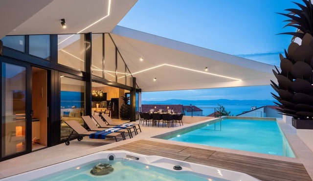 Luxury Villa Sandorin Sutivan with Heated Pool in Sutivan