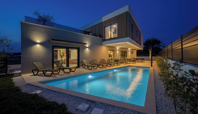 Luxury villa Sicenta, Private pool, max. 6+2, Billiard, WiFi, PS5, 3 bedrooms in Svetvinčenat