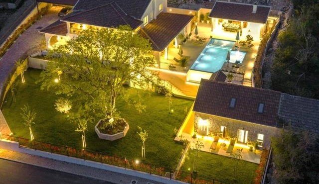 Luxury villa Speranza with heated saltwater pool in Imotski