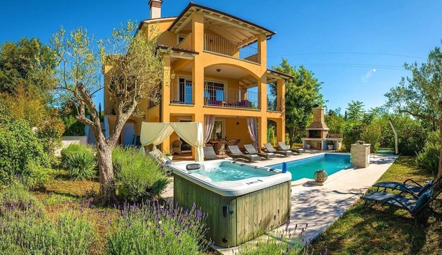 Luxury villa with a swimming pool Rakalj, Marčana (K-26928) in Rakalj