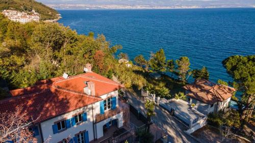 Luxury villa with stunning view in Mošćenička Draga