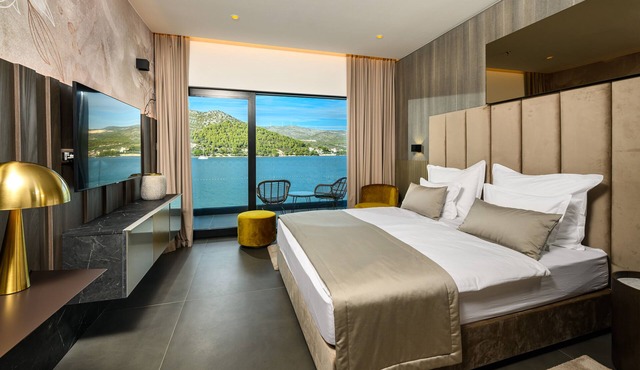 Marinus Beach Hotel in Marina