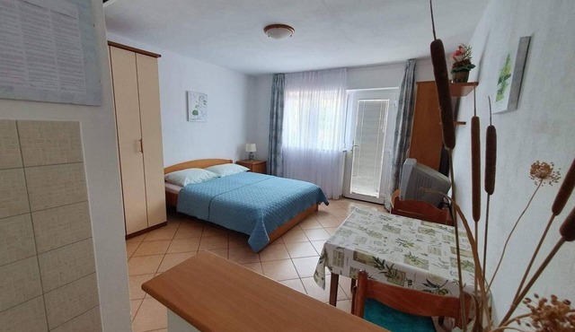 Matea Studio for 2 people, quiet location, Wi-Fi, air conditioning, barbecue in Vrh