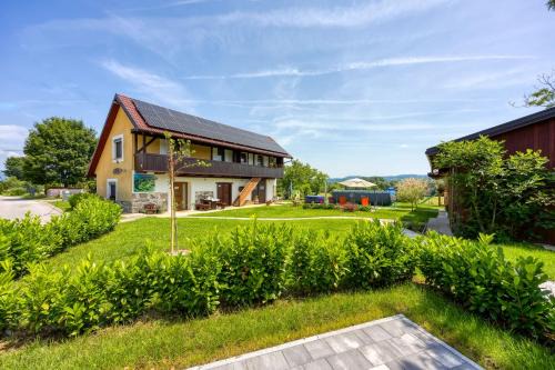 Merry's House w/Pool & Sauna - Happy Rentals in Crnomelj