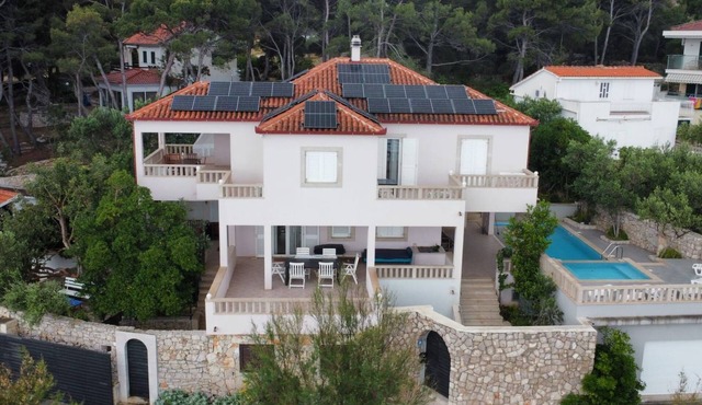 mit beheiztem Außenpool by Interhome in Donje Selo
