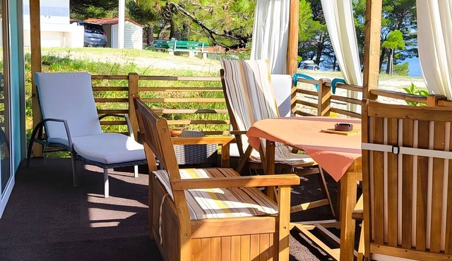 Mobile Home 'Kućica Br. 1 Crvena' with Sea View, Wi-Fi and Air Conditioning in Živogošće