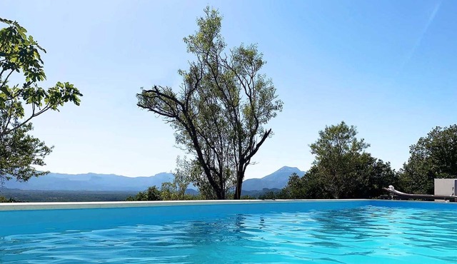 Modern and luxurious villa with swimming pool in Katuni in Katuni
