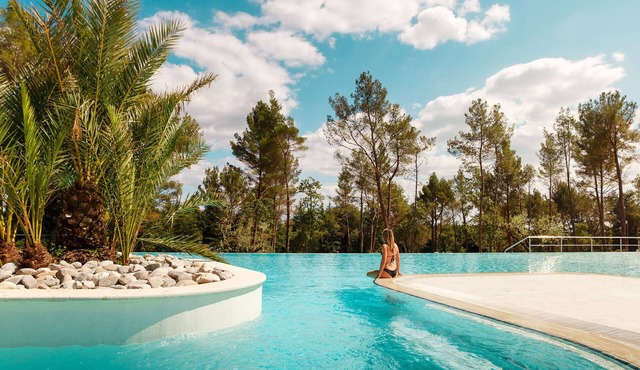 Modern chalet with porch, 11 km from Porec
