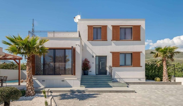 Modern Escape Villa with Private Pool in Solin