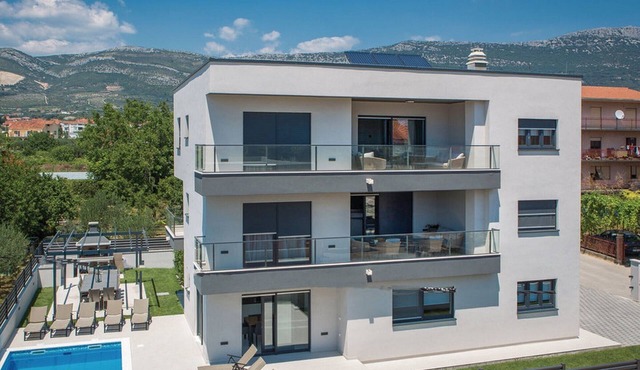 Modern Kastel Villa with Private Pool, Gym, and Large Outdoor Space - Eight Bedroom Villa in Kastel Novi