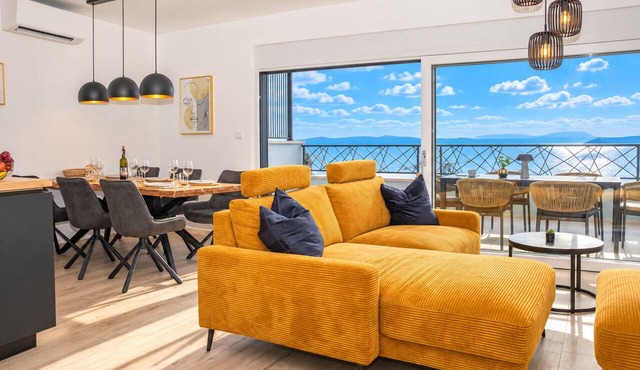 Modern Penthouse Helena with 3 BR, Pool, Sea View, Elevator & Garage in Makarska