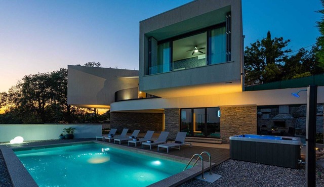 Modern Villa Lumina with Private Pool, Jacuzzi, Sauna & Gym