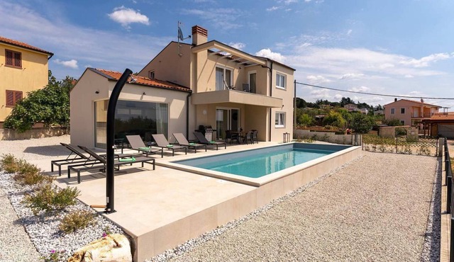 Modern Villa N with swimming pool