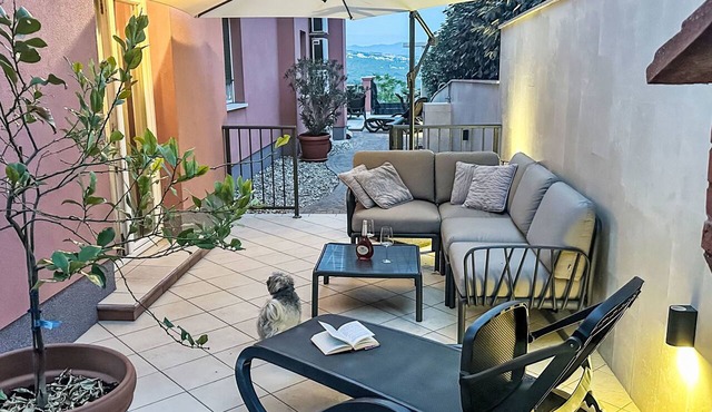 Modernes Apartment mit großer Terrasse und Grill by Interhome
