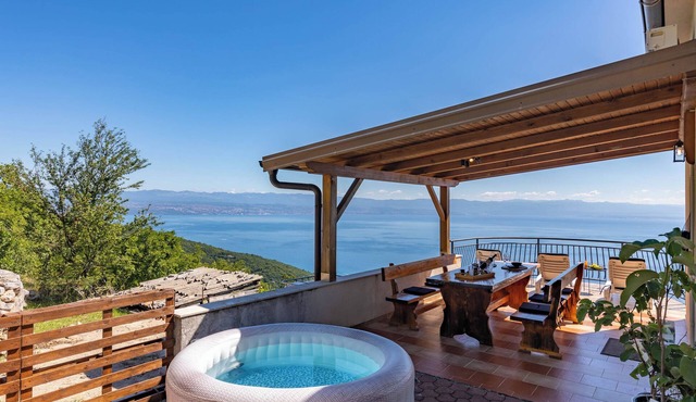 Mystic Place Suite with Jacuzzi and Sea View, Moščenićka draga, Croatia in Moščenićka draga