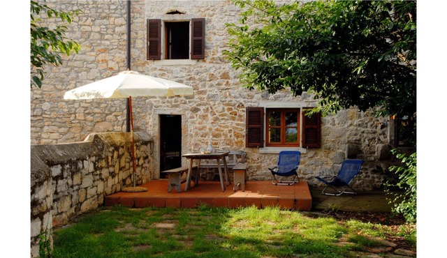Nature house Jasenka for 6 to 8 persons, with 3 sleeping rooms, 2 baths, garden terrace and BBQ in Nova Vas
