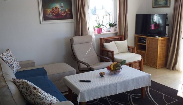 "Neue Wohnung" mit Privatparkplatz by Interhome