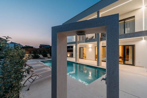 NEW 2025 Villa Nikante with heated pool in Turanj