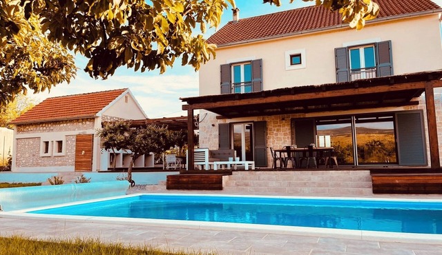 *NEW*Exclusive country house with flair in Dalmatia. Ideal for friends and families!