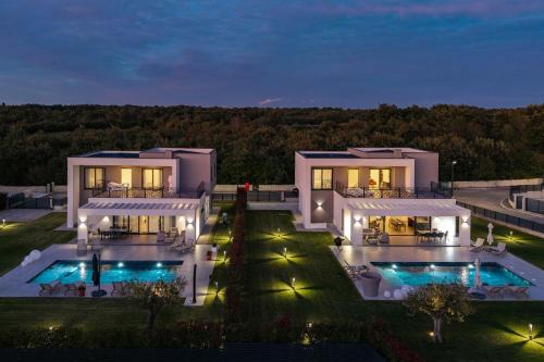New! Luxury Villa Epic Lumina & Solena 2 heated pool