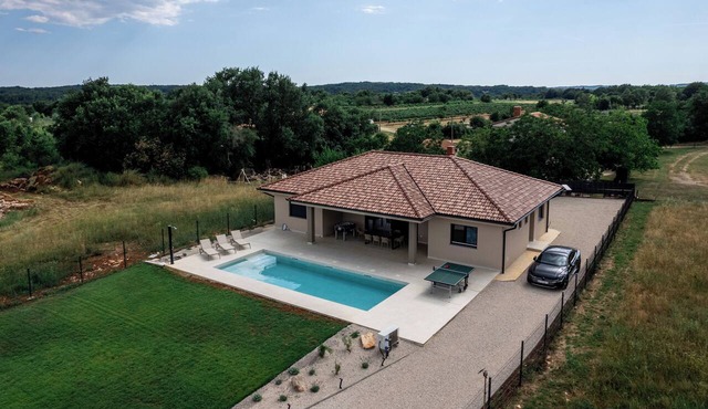 New villa 2026 with 3 bedrooms and a saltwater poll