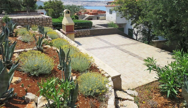 Nice apartment for 2 guests with WIFI, A/C, TV and terrace in Matijevic