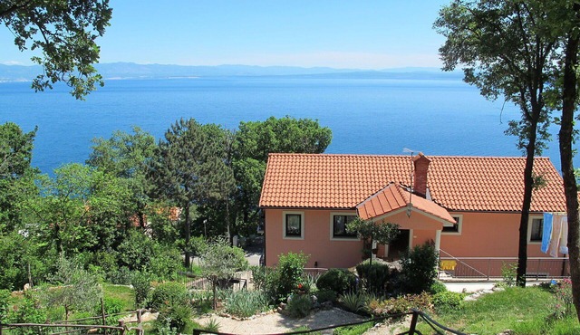 Nice apartment for 4 guests with WIFI, A/C, TV and patio in Rijeka