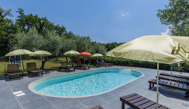 Nice apartment for 5 people with WIFI, A/C, pool, TV and terrace