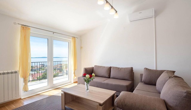 Nice apartment in Podstrana with WiFi in Podstrana