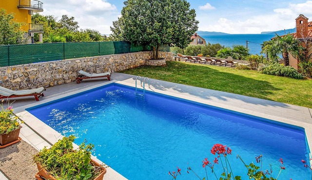 Nice apartment in Rijeka with swimming pool in Rijeka