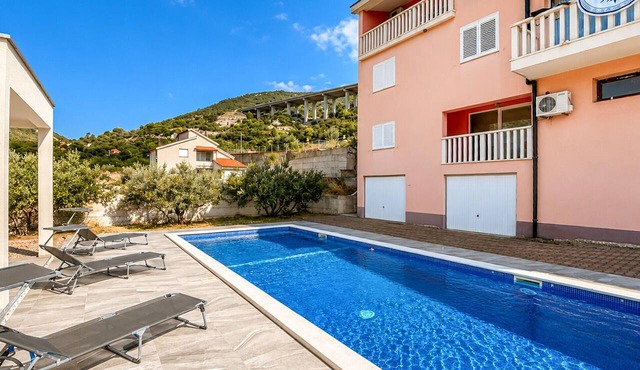 Nice apartment in Vrgorac with swimming pool in Vrgorac