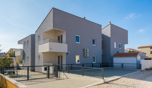 Nice apartment in Vrsi-Mulo with WiFi