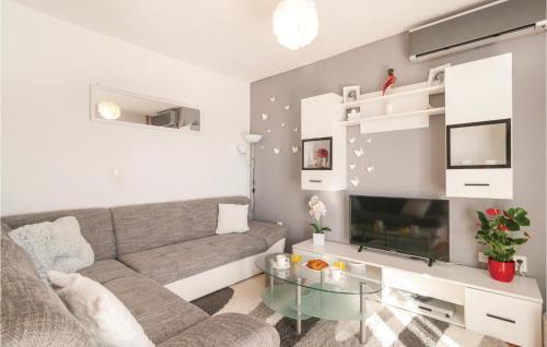 Nice Home In Dugopolje With Kitchen in Dugopolje