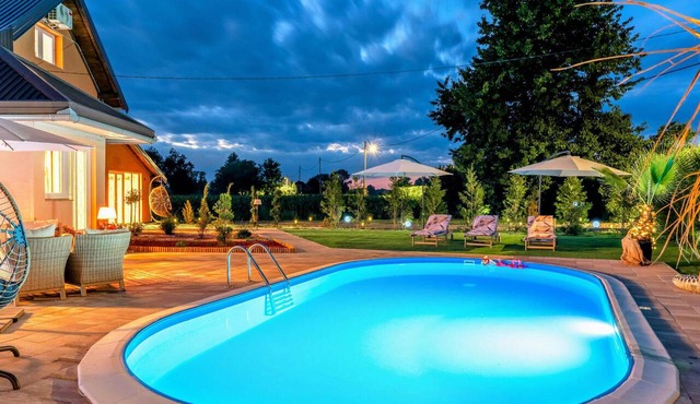 Nice home in Gola with private swimming pool, can be inside or outside in Gola