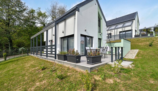 Nice home in Margecan with house a mountain view