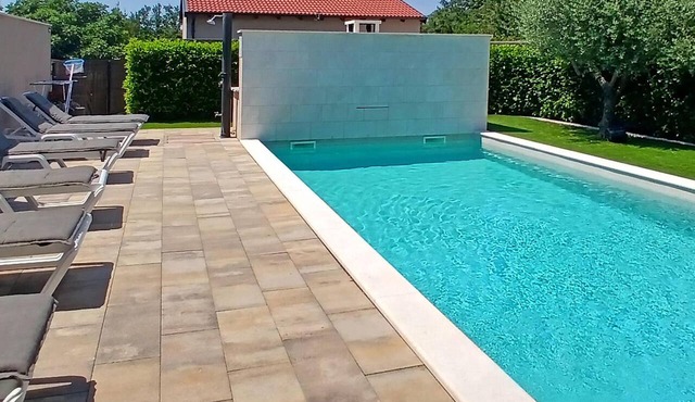 Nice home in Segotici