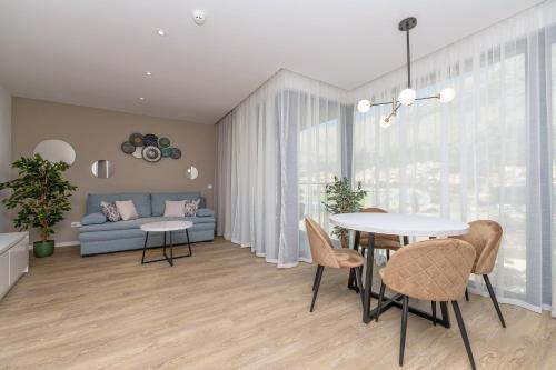 northside apartment in Makarska