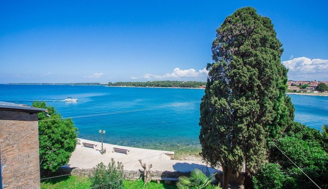 Old Town Apartment with Sea View in Poreč