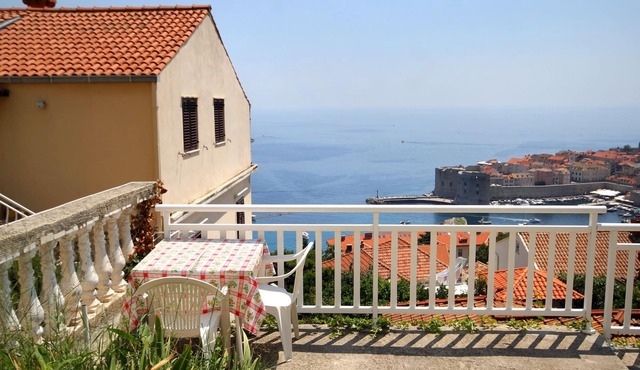 One bedroom apartment with terrace and sea view Dubrovnik (A-9099-a)