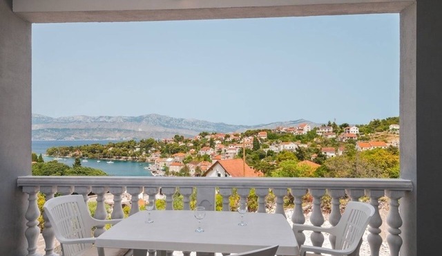 One bedroom apartment with terrace and sea view Splitska, Brač (A-21974-a) in Splitska