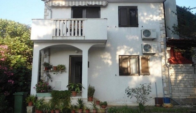 One bedroom apartment with terrace Mirca, Brač (A-22108-a) in Supetar
