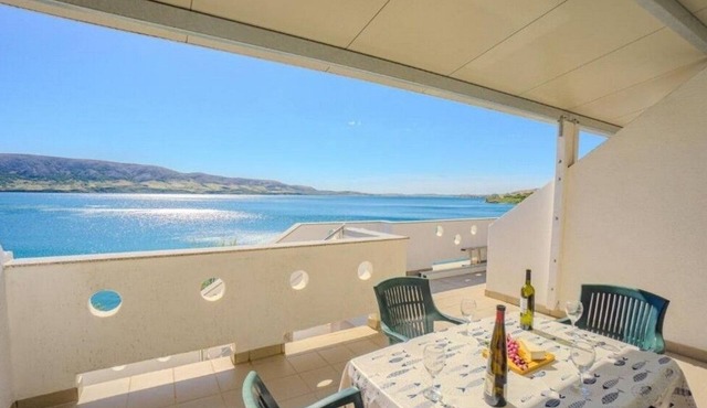 One bedroom apartment near beach Metajna, Pag (A-6289-b) in Novalja