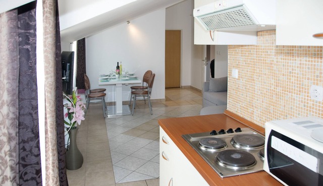 One bedroom apartment with a swimming pool Šibenik (A-4166-d)