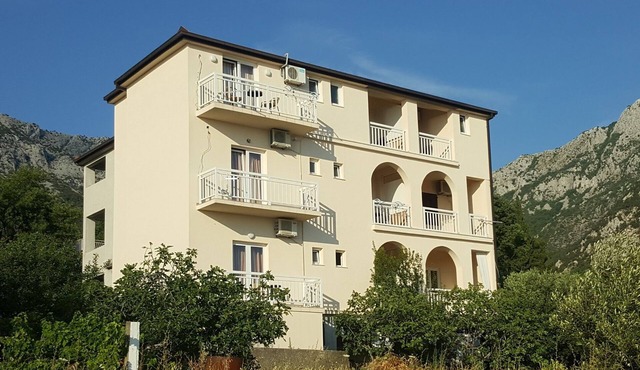 One bedroom apartment with balcony and sea view Gradac, Makarska (A-6724-a) in Gradac