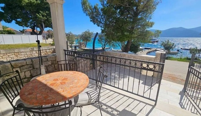 One bedroom apartment with terrace and sea view Viganj, Pelješac (A-24522-b)
