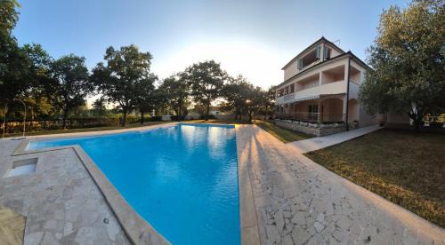Pansion Oliva