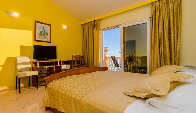 Pansion Villa Antonio - Two Bedroom Suite Family Royal 31 in Orebic