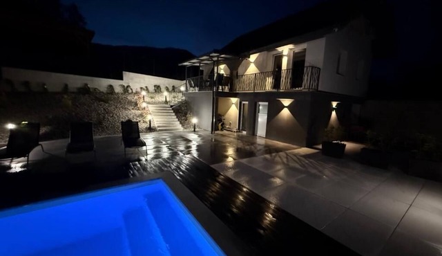 PJ Resort - Pool & Mountain View