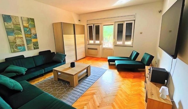 Pomalo Retreat - Serene & Green Urban Oasis Near City Centre + Free Parking in Split